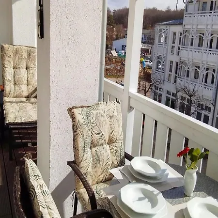 Gemuetliche Mit Grossem Balkon In *