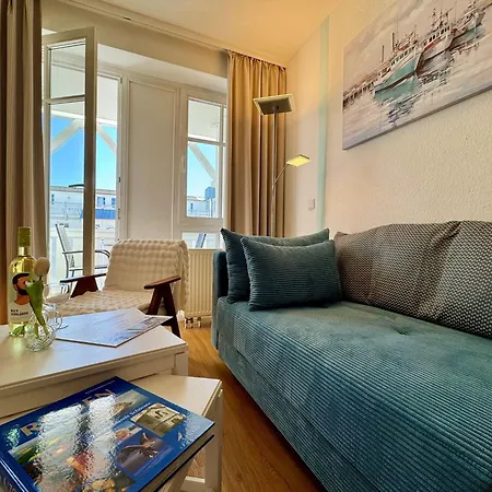 Gemuetliche Mit Grossem Balkon In