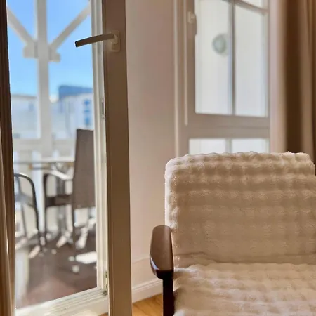 Gemuetliche Mit Grossem Balkon In *